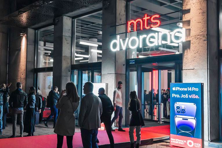 Mts Outlets Overnight queues outside mts store for new iPhone 14 handsets | mts ...