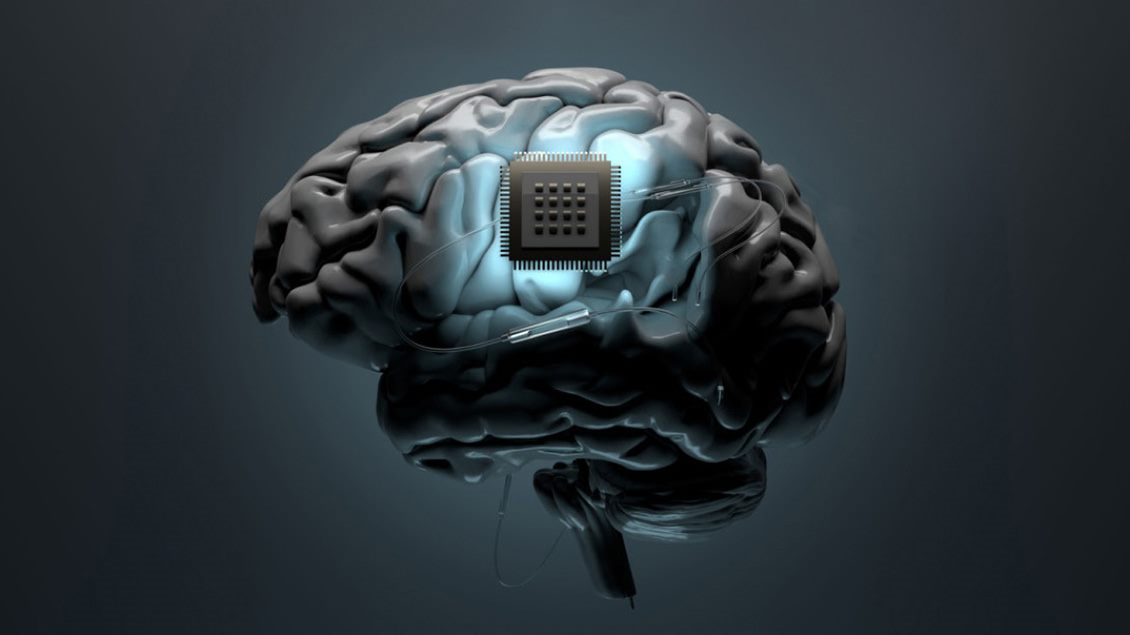 Ilustracija ljudskog mozga sa umetnutim mikročipom.