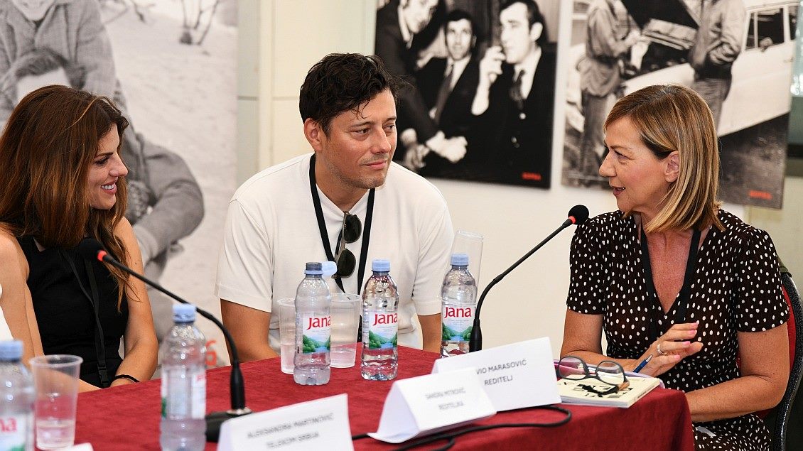 Predstavljanje serije Ljuljaj me nežno.