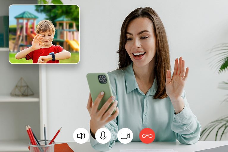 Mama razgovara sa detetom putem Zvrk pametnog satića preko video poziva