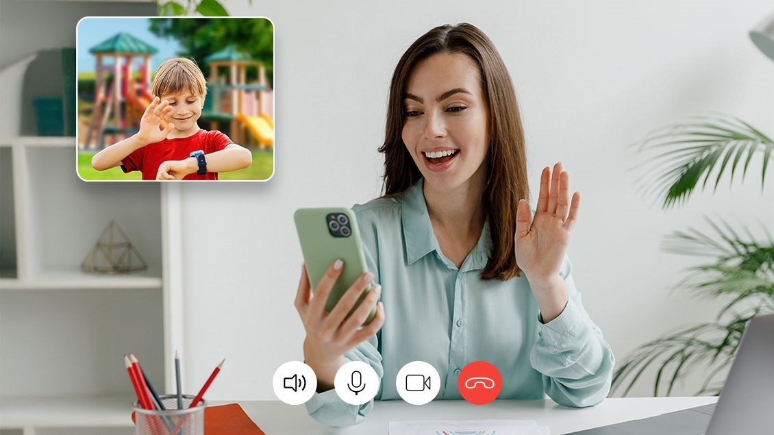 Mama razgovara sa detetom putem Zvrk pametnog satića preko video poziva.