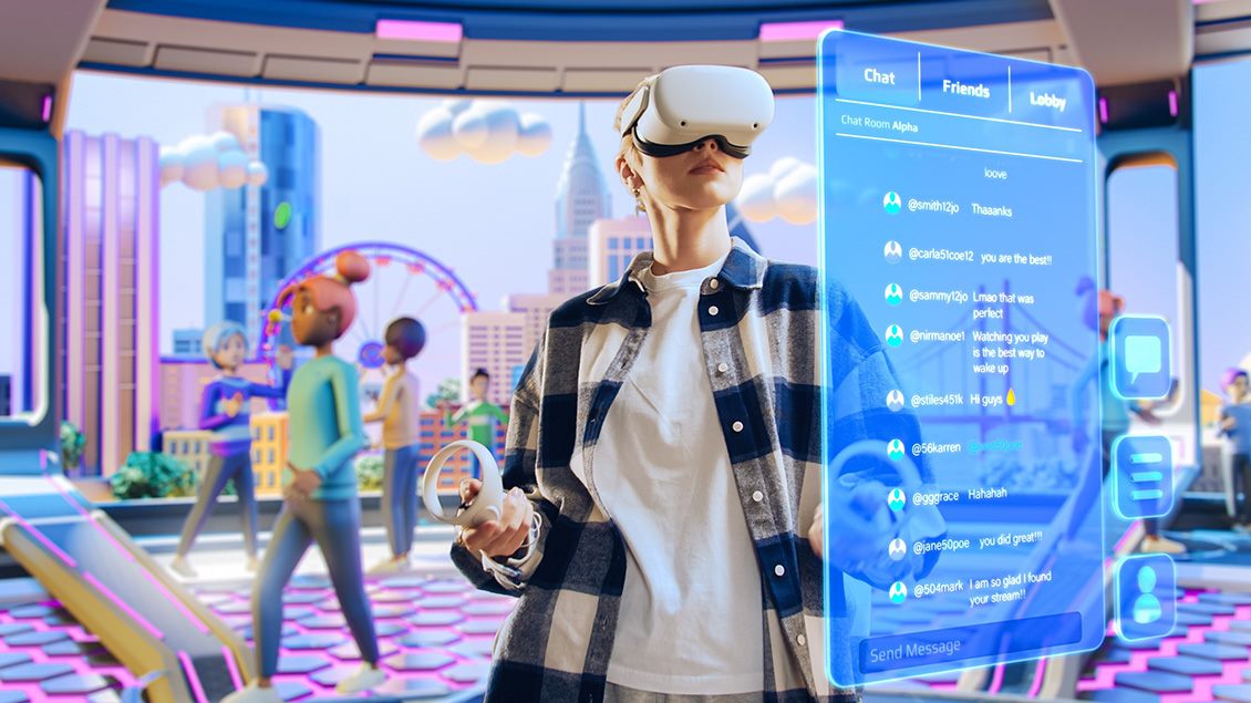 Osoba sa VR naočarama i futurističkim kontrolerom u ruci, u futurističkom okruženju, gleda u virtuelni interfejs za čet.