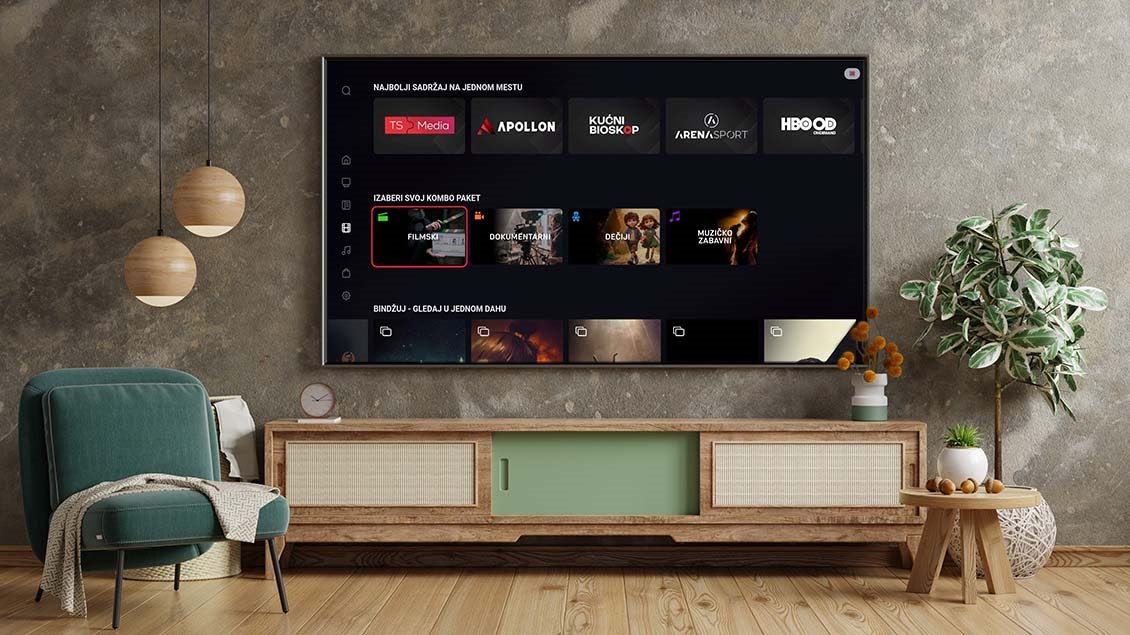 Pametni televizor u dnevnoj sobi sa TV programom i digitalnim kanalima