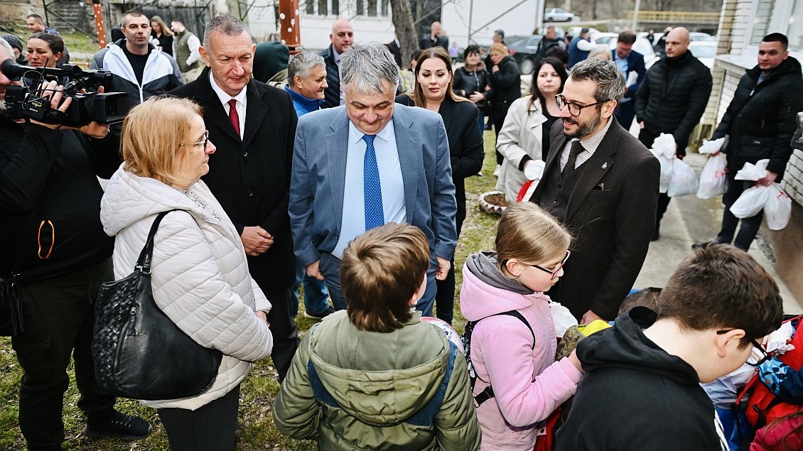 Vladimir Lučić i Nebojša Žugić u obilasku osnovne škole.