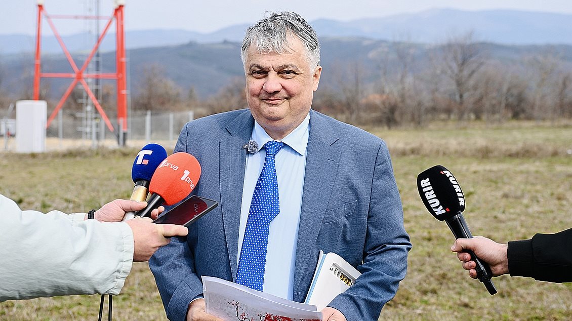 Vladimir Lučić u razgovoru sa novinarima.