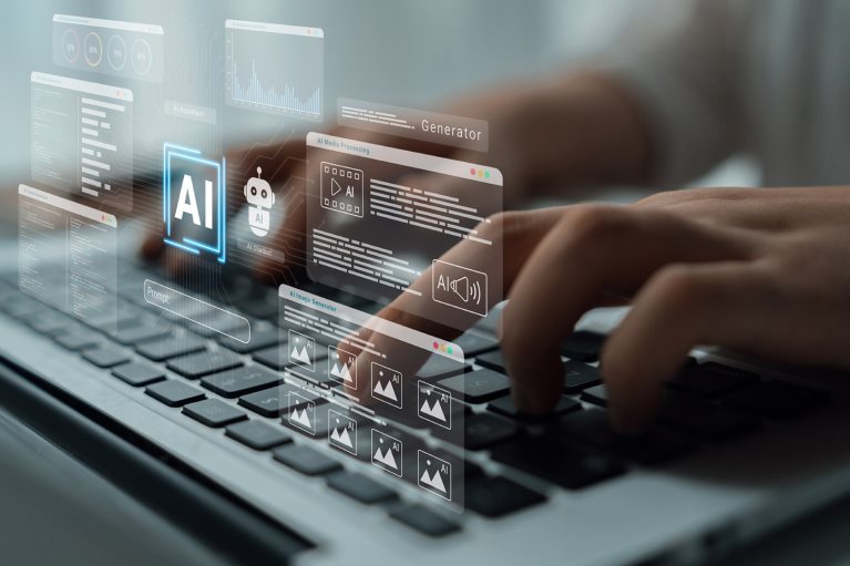 AI alati prikazani na laptopu kroz interfejse za generisanje sadržaja, analizu podataka i automatizaciju zadataka