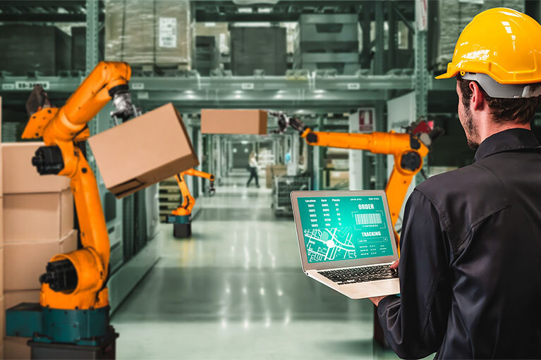Privatna 5G mreža u industriji sa robotizovanom proizvodnjom i povezanim sistemima.